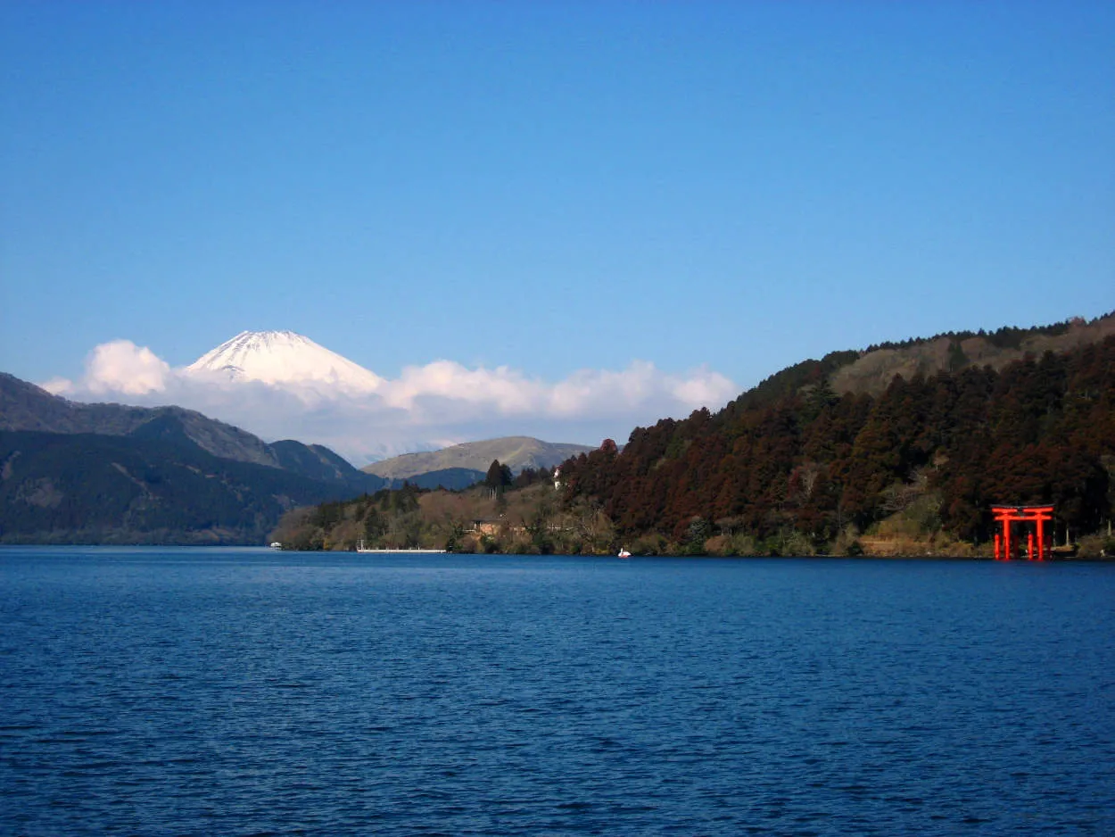 Keindahan Alam Danau Ashi, Jepang